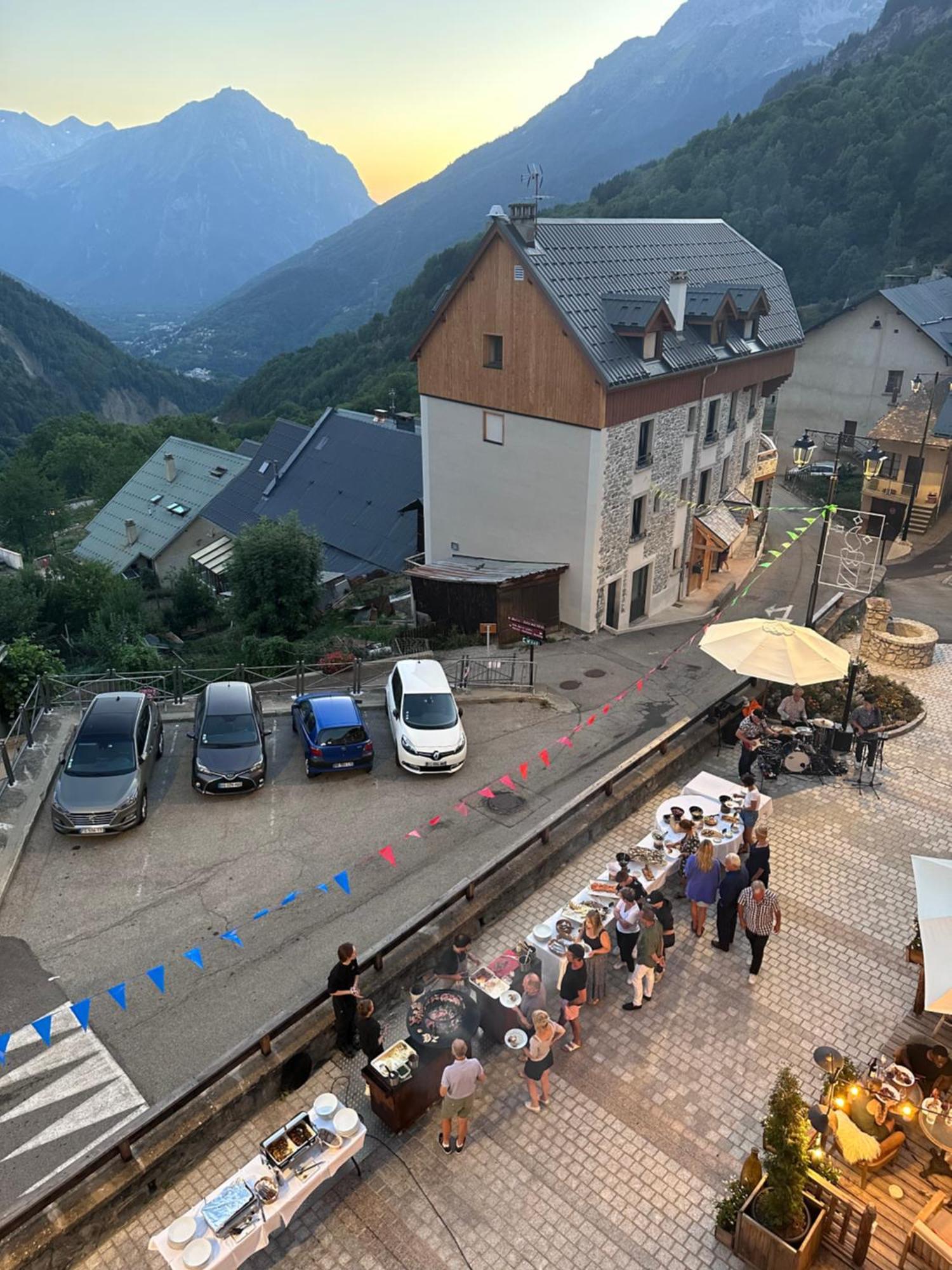 Hotel Le V De Vaujany Zewnętrze zdjęcie